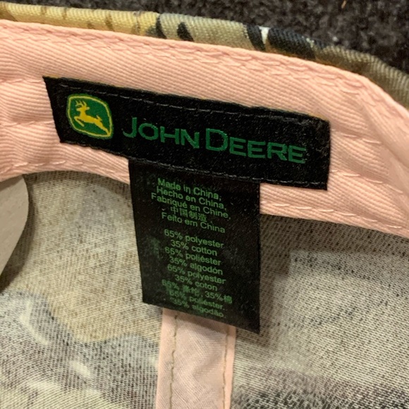 🆕 Ladies John Deere Camo w/ Reflective Trim Cap - Picture 6 of 6